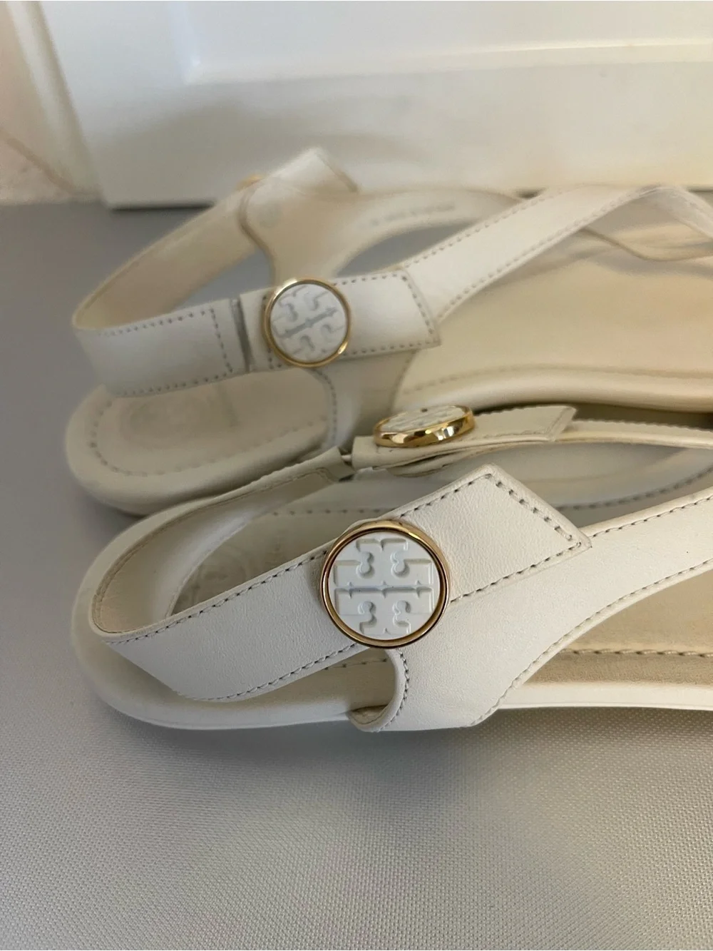 Tory Burch Women's Beige T-Strap Thong Sandals - Neutral Casual Style Sz 10.5M